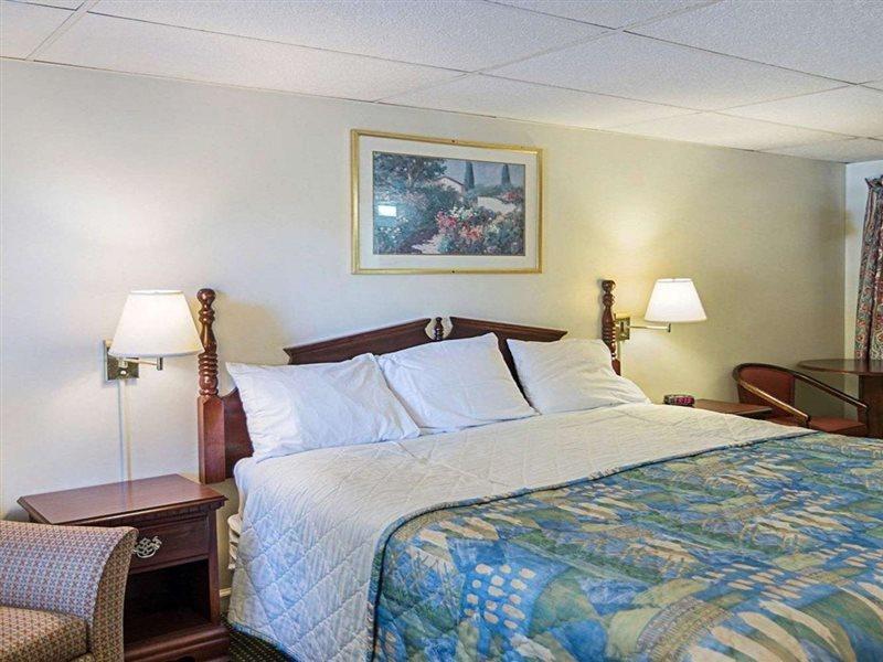 Rodeway Inn Westminster מראה חיצוני תמונה
